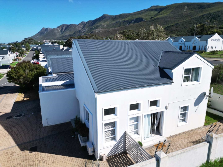 3 Bedroom Property for Sale in Sandbaai Western Cape